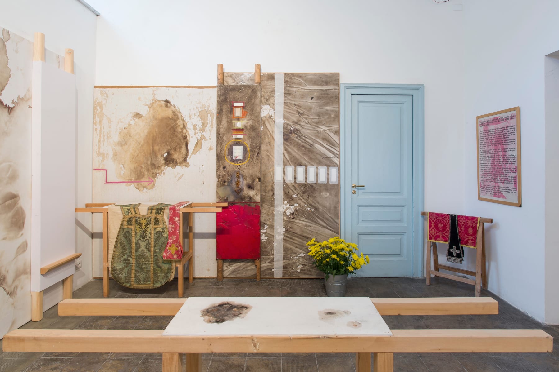 Hermann Nitsch, Arena, Opere dall'Opera Allestimento 2016-2018 Omaggio ad Alberto Burri, installation, Museo H. Nitsch, Napoli. Courtesy Fondazione Morra