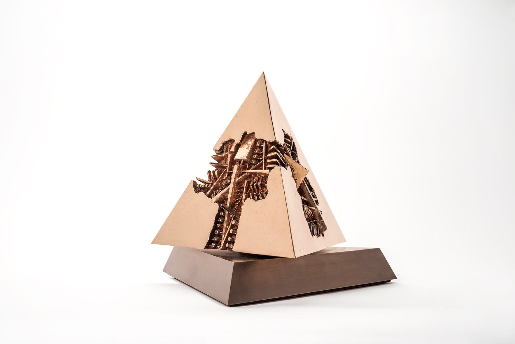 Arnaldo Pomodoro, Piramide, 2015