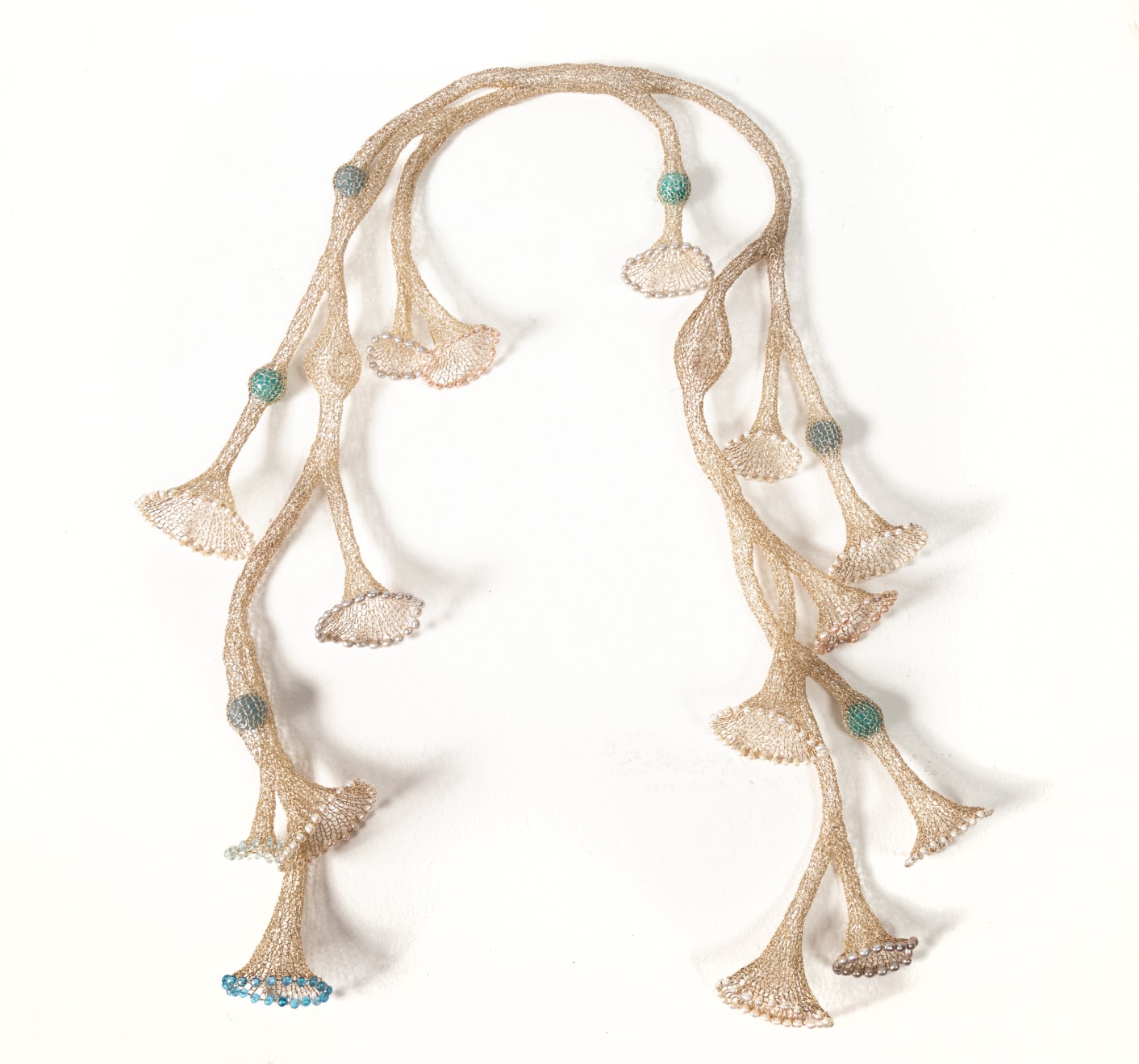 Maria Nepomuceno, e Antonio Bernardo Microcosmos 8 Obra Colar Crochê Bocas, 2015