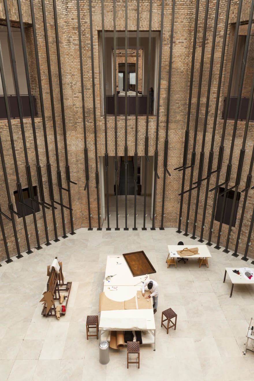 Laura Lima, Alfaiataria [Tailor shop], 2018