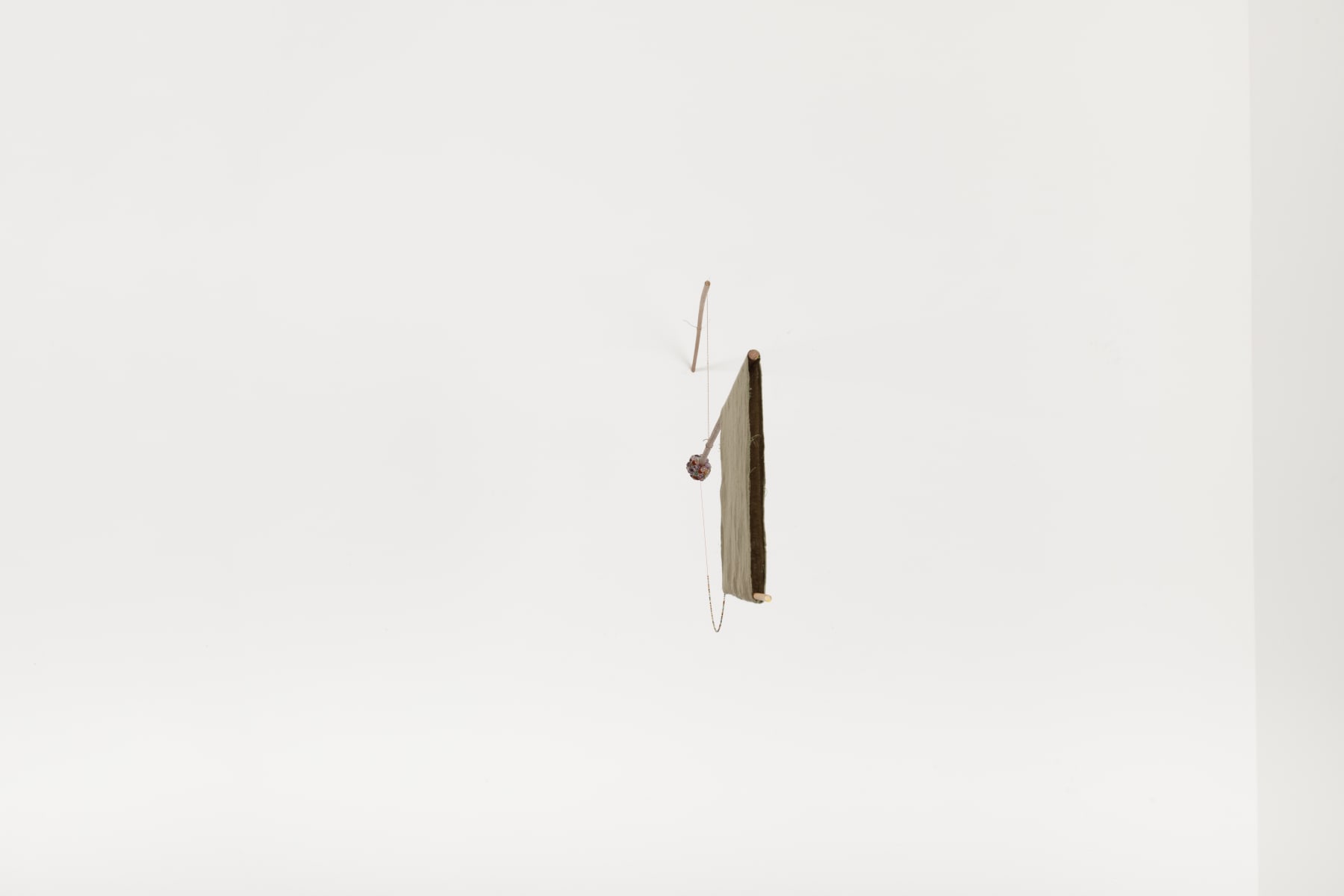 João Modé, Móbile com pedras, 2022