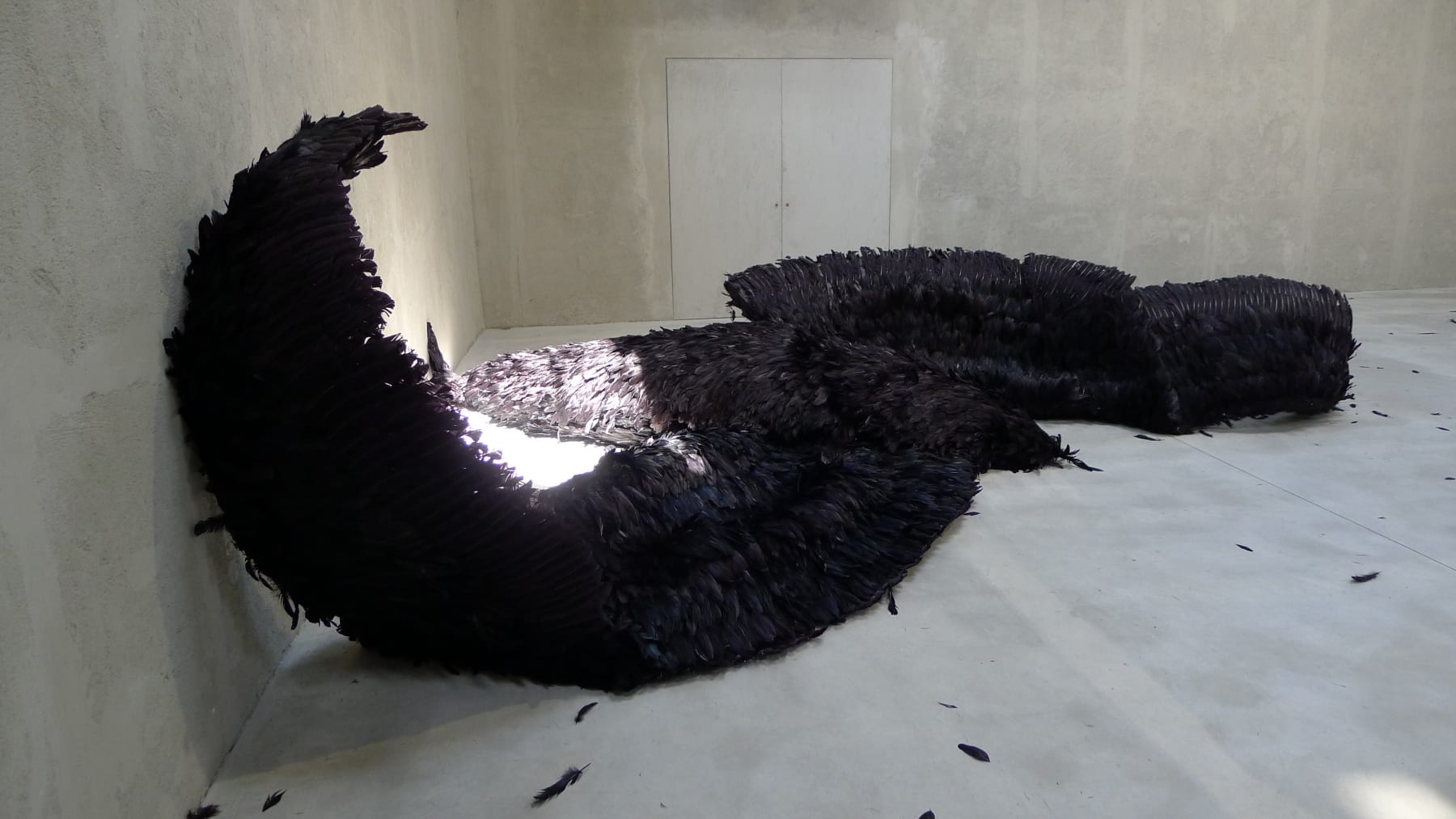 Laura Lima, Pássaro (co-autoria Laura Lima & Zé Carlos Garcia), 2015/2018