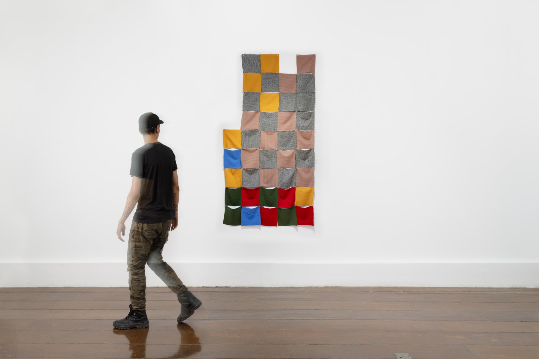 Luisa Brandelli, O terno do boto cor-de-rosa, 2022