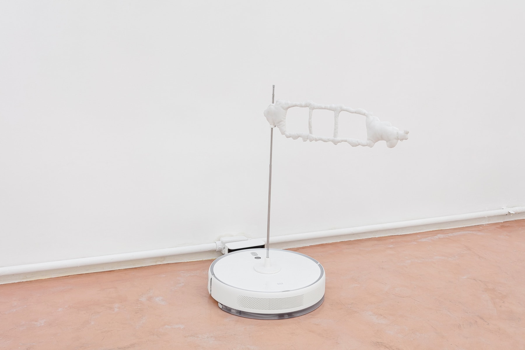 Ana Linnemann, Duchampiana (A fita que amarra o buquê), 2022