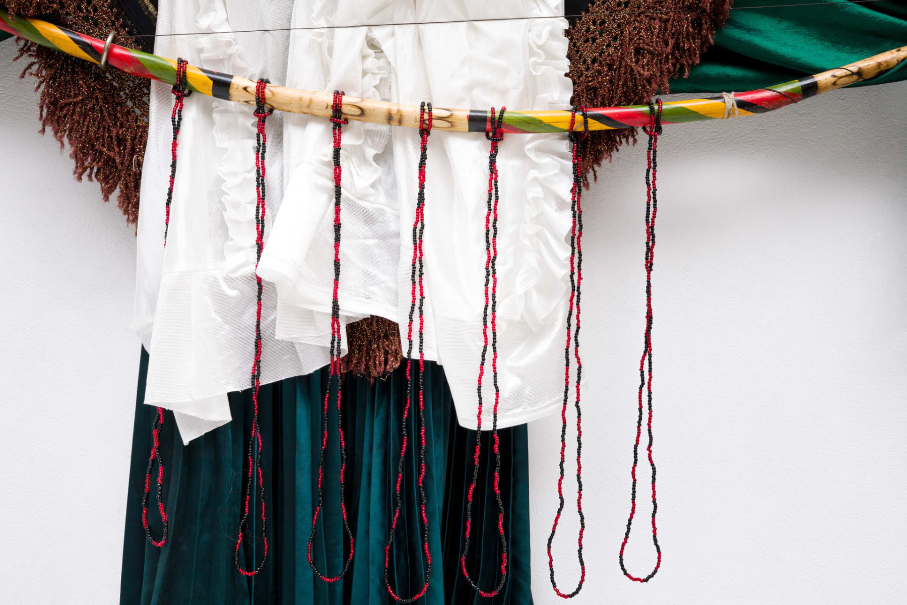 Novíssimo Edgar, Manto Egungun de Favela ou Parangolé Tupinambá, 2023