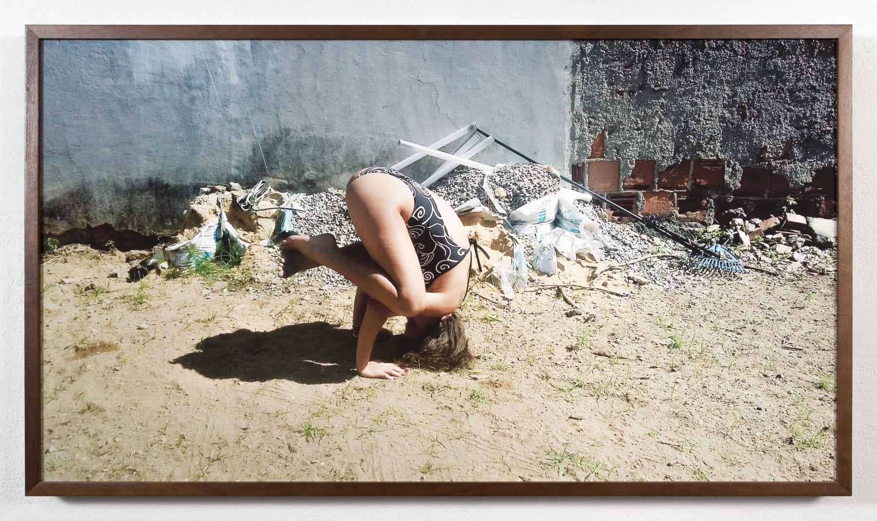 Aleta Valente, Equilíbrio Sobre Entulho, 2015