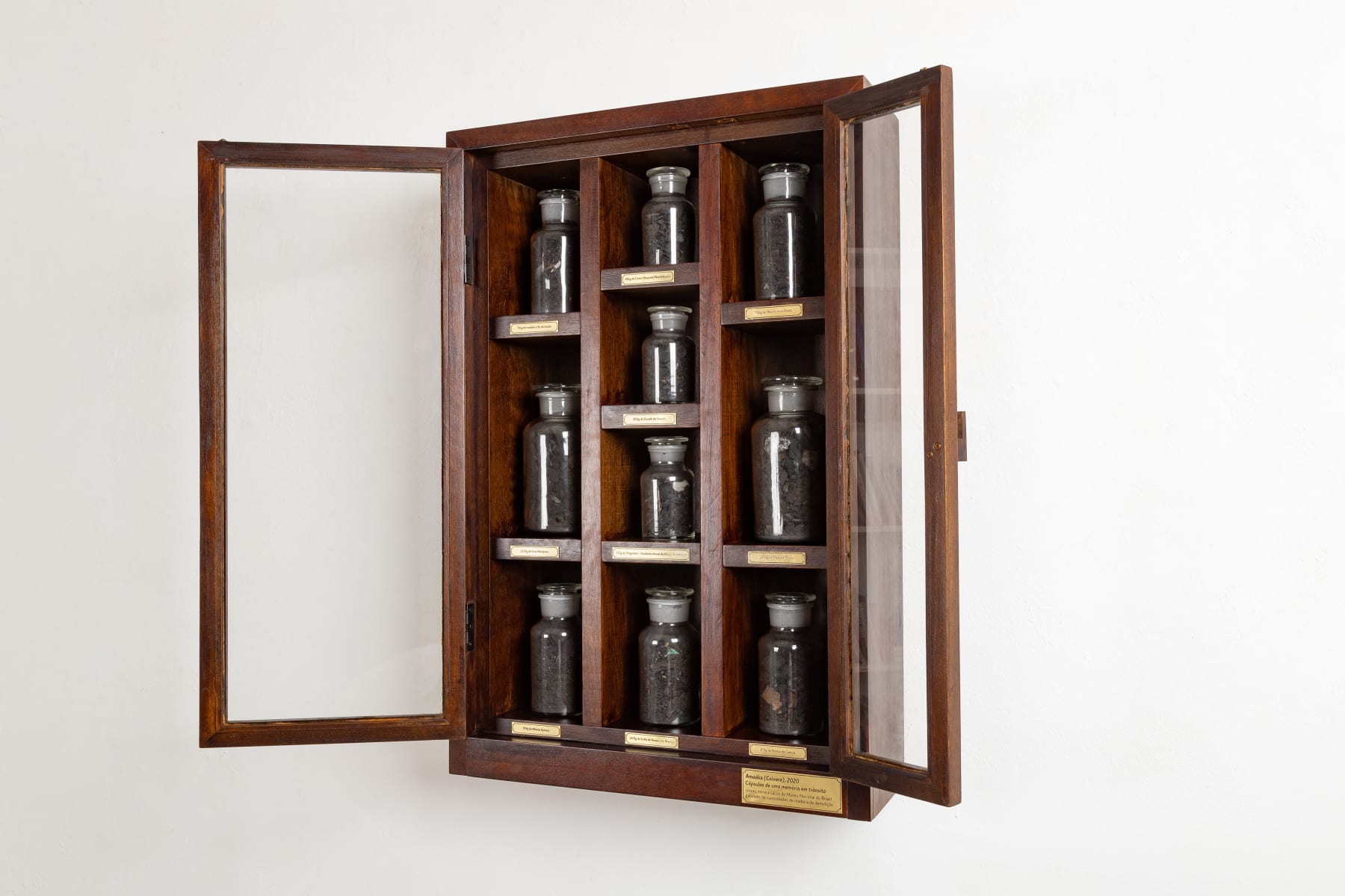 Denilson Baniwa, Amaáka (Coivara), Cápsulas de uma memória em trânsito [Capsules of a memory in transit], 2020