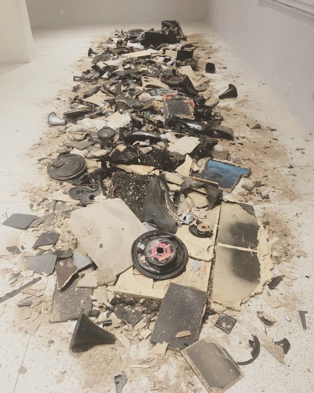 Vivian Caccuri, Impróprio [Inappropriate], 2018