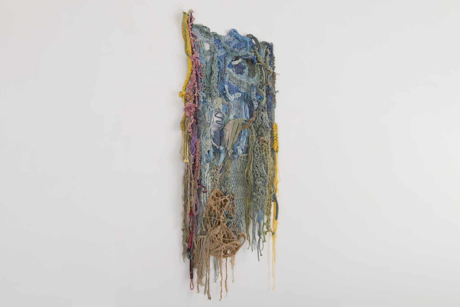 Laura Lima, Pé-de-garrafa, 2024