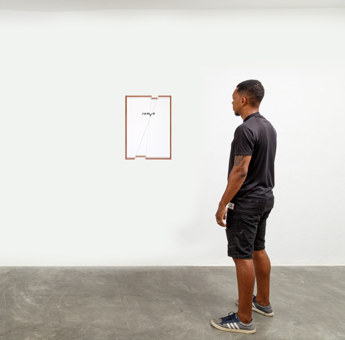 Renata Lucas, quadroquadro (rompe), 2020