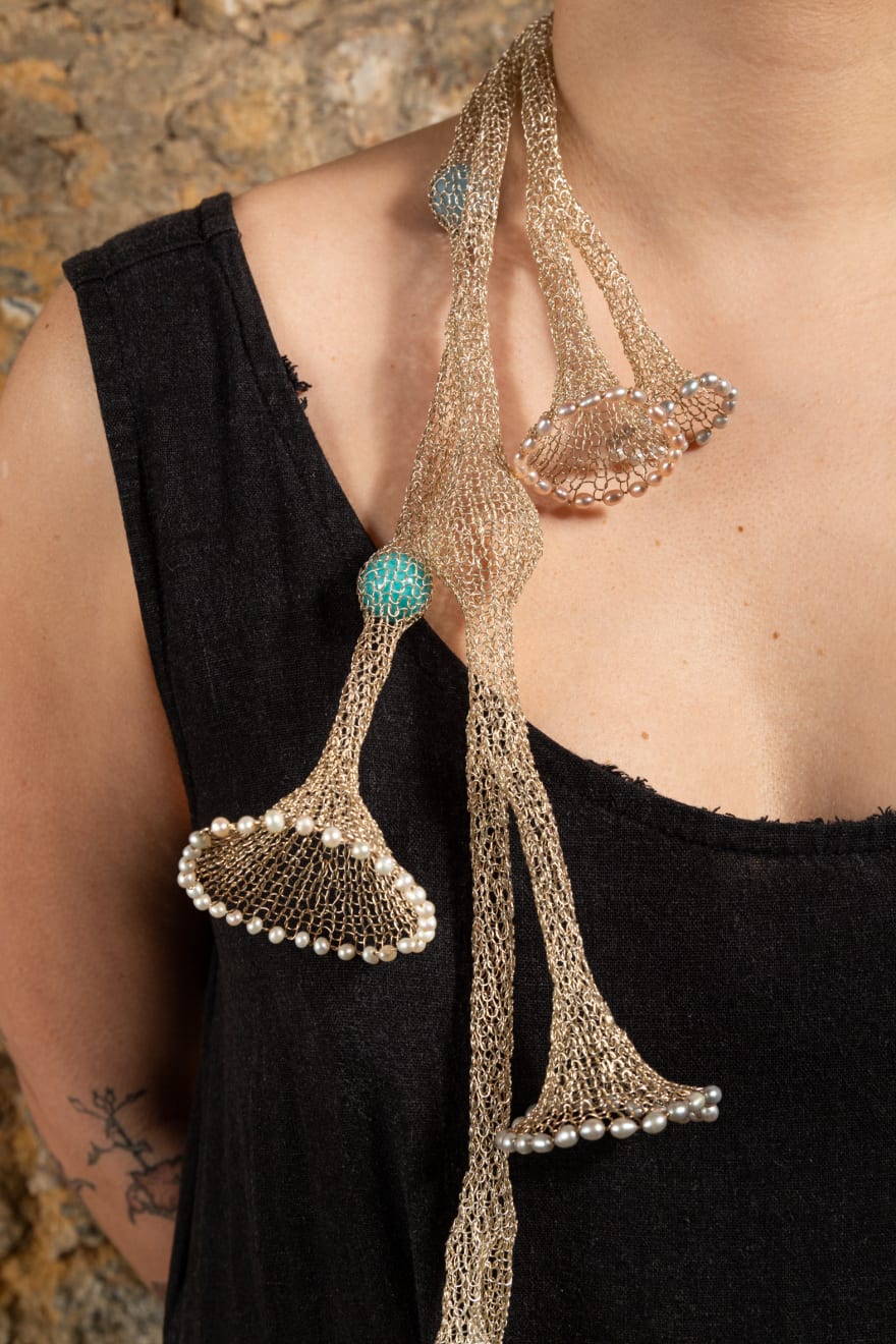 Maria Nepomuceno, e Antonio Bernardo Microcosmos 8 Obra Colar Crochê Bocas, 2015
