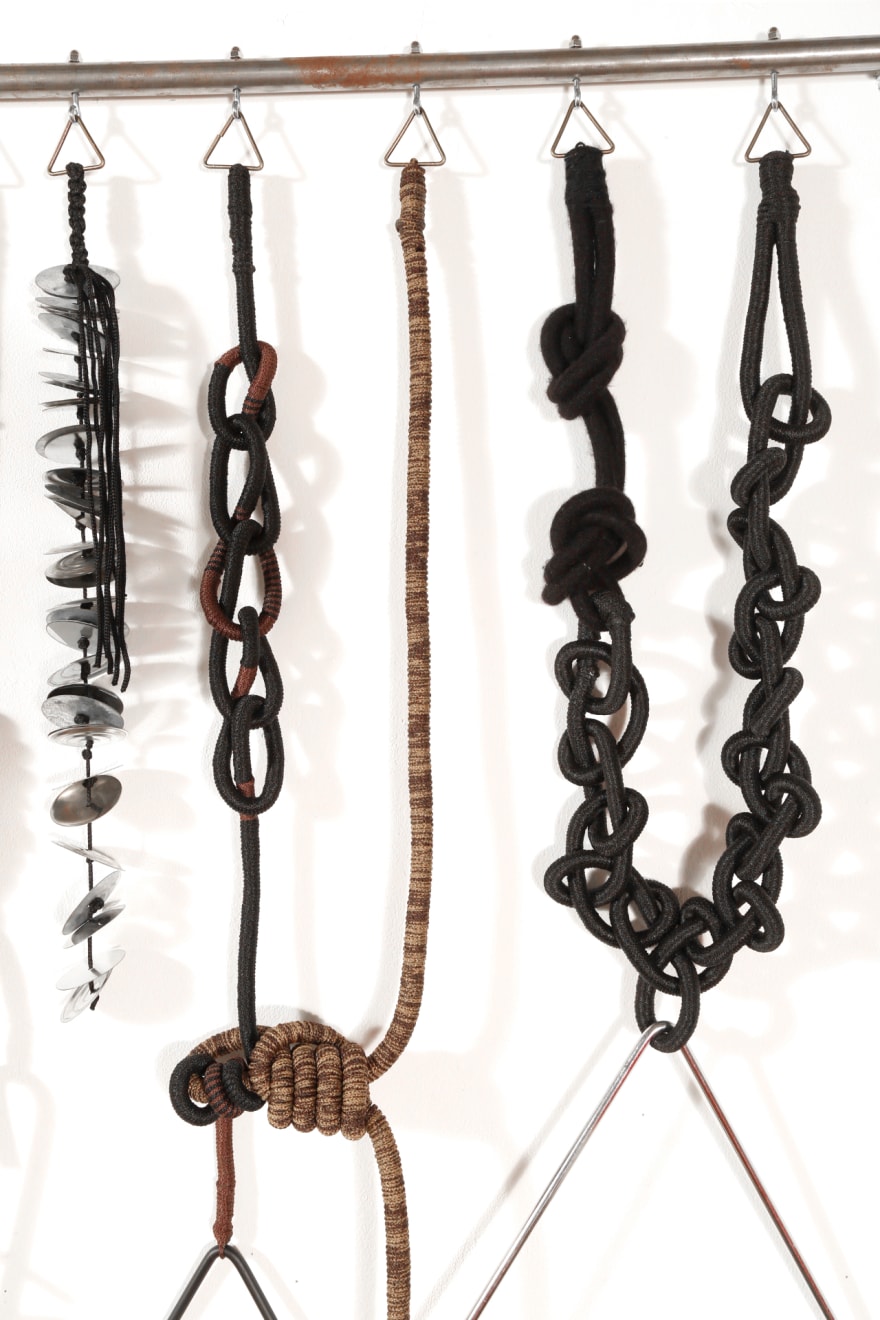 Vivian Caccuri, Tríade Dark, 2020