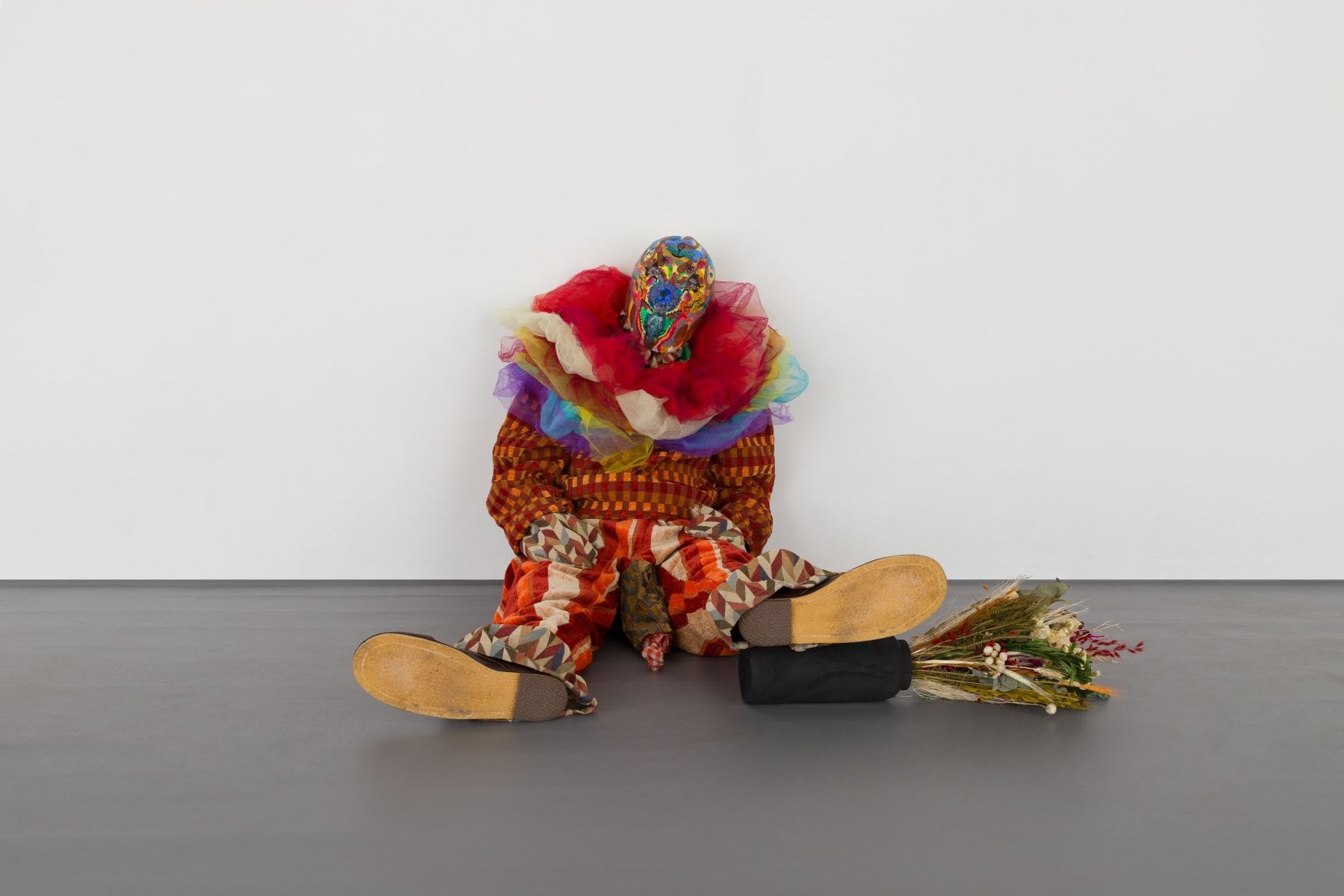 Laura Lima, Monte de Irônicos: Palhaço com jarro de flores, 2005/2024