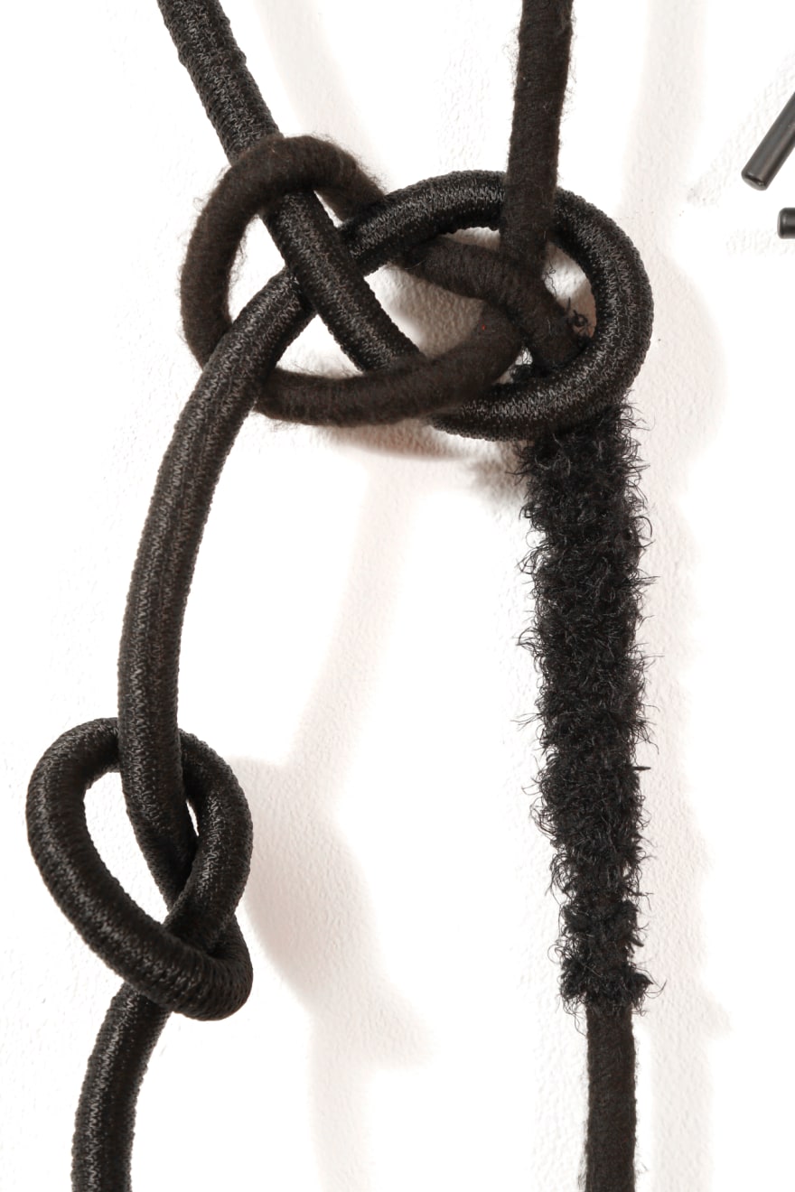 Vivian Caccuri, Tríade Dark, 2020