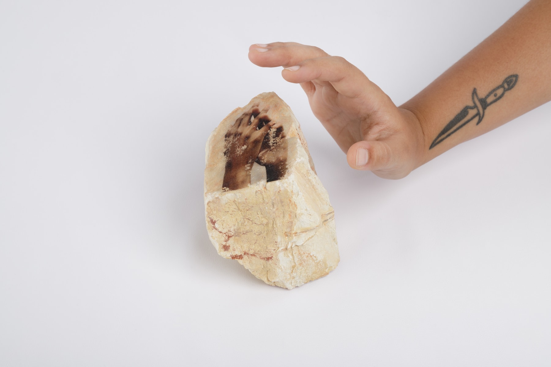 ABRE ALAS #18, Anna Menezes, Corpos Sedimentares, 2021