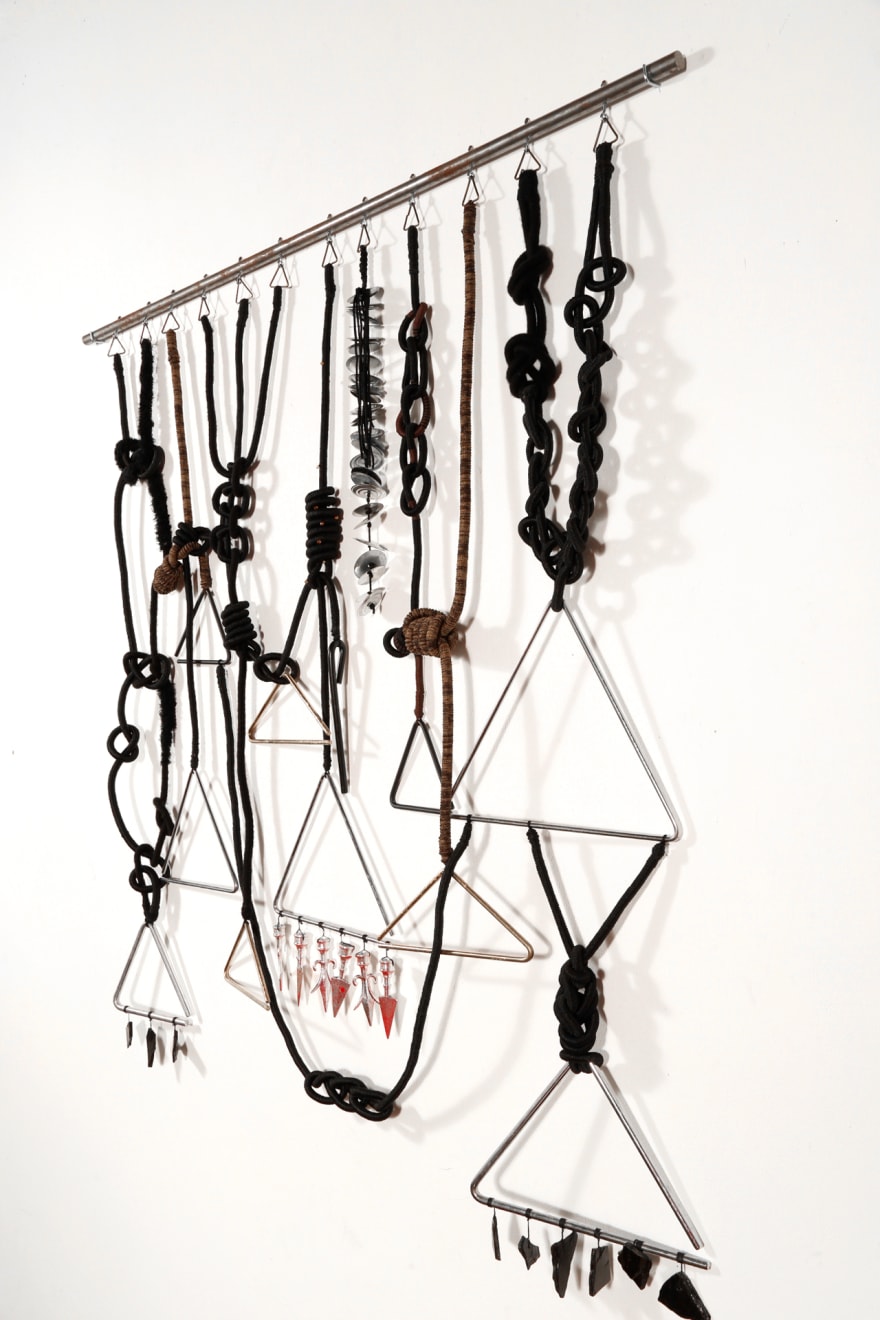 Vivian Caccuri, Tríade Dark, 2020