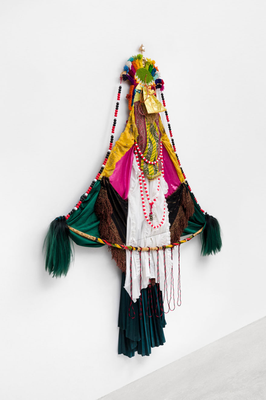 Novíssimo Edgar, Manto Egungun de Favela ou Parangolé Tupinambá, 2023