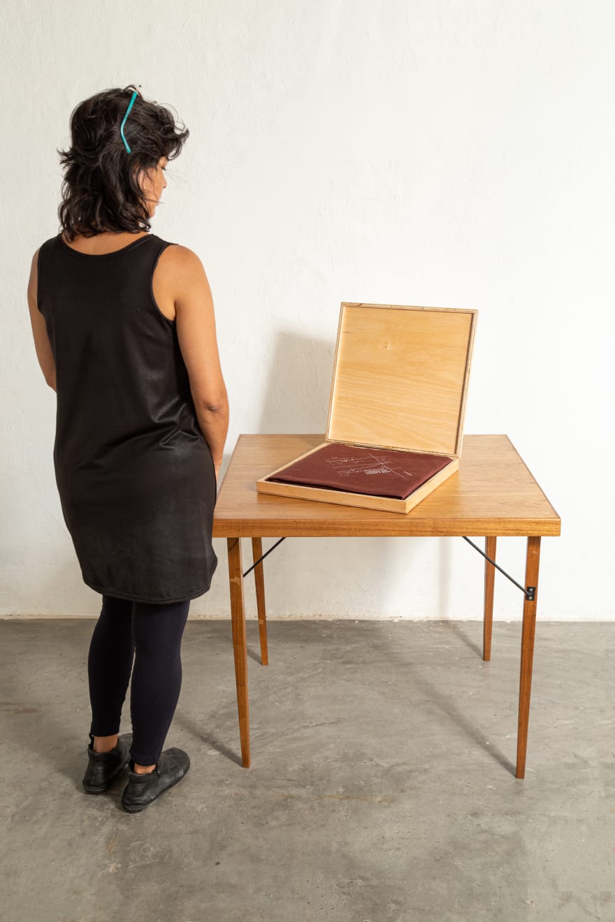 Renata Lucas, Os modos à mesa (mitológicas 3), 2020