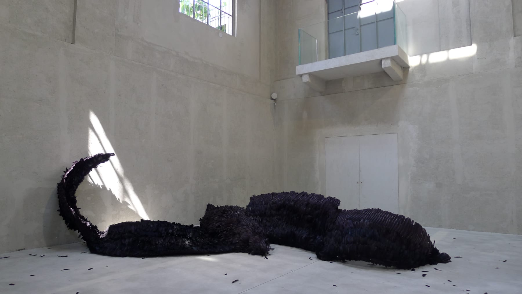 Laura Lima, Pássaro (co-autoria Laura Lima & Zé Carlos Garcia), 2015/2018