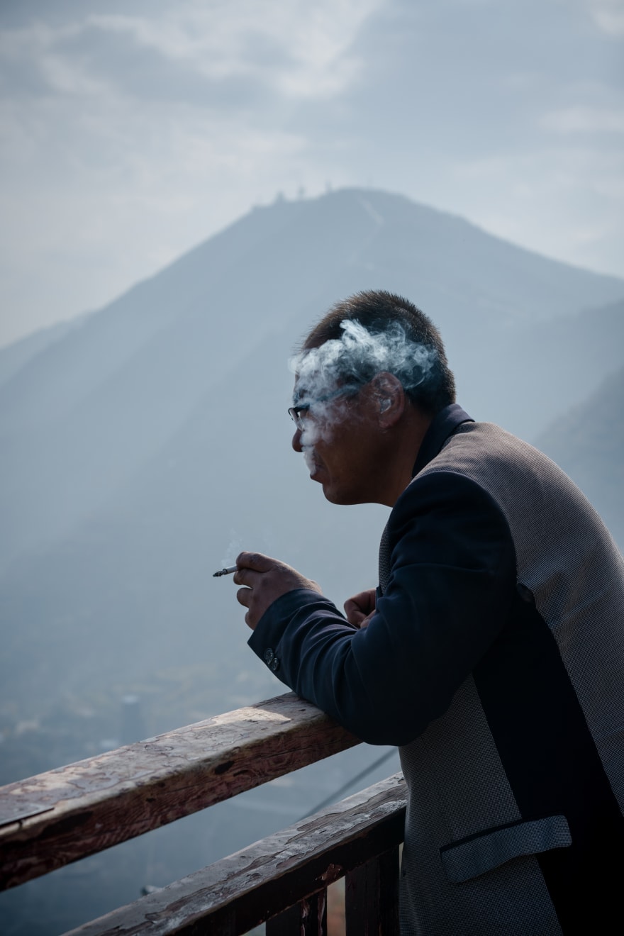 冯立 Feng Li, 俯瞰城市的男人 | The Man overlooking the city, 2017