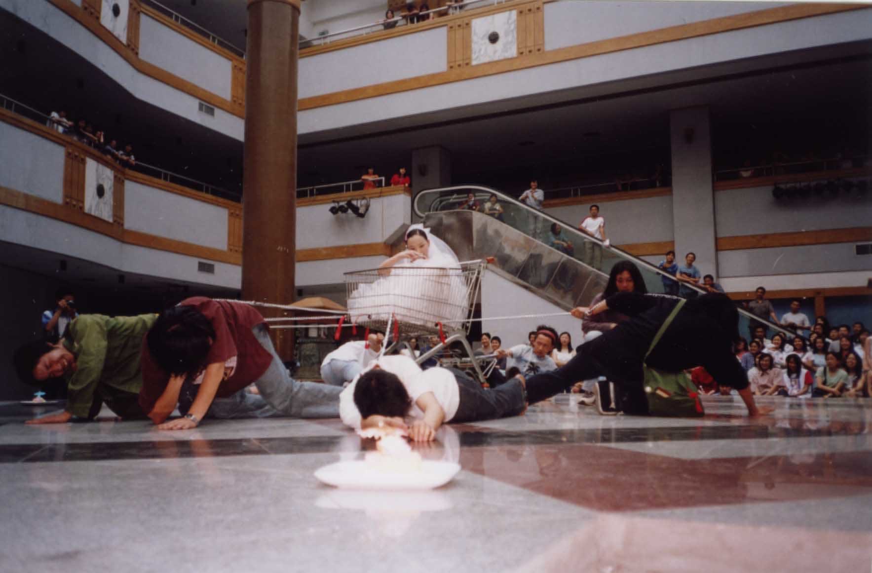 陈秋林 Chen Qiulin, 我存在，我消费，我快乐 I Exist, I Consume and I am Happy, 2003