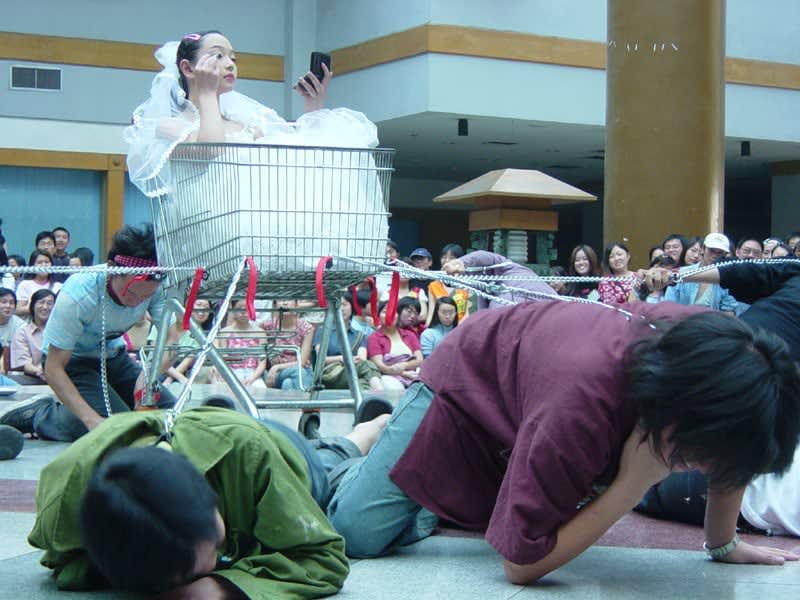 陈秋林 Chen Qiulin, 我存在，我消费，我快乐 I Exist, I Consume and I am Happy, 2003