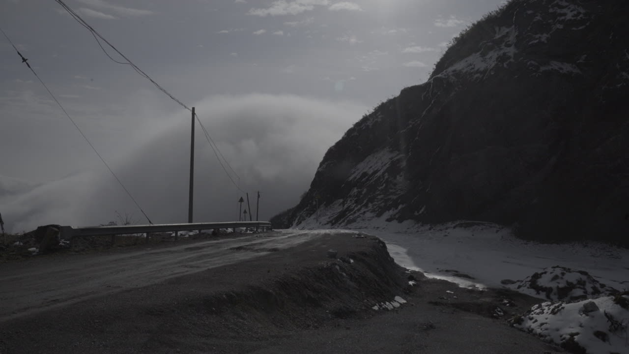 陈萧伊 Chen Xiaoyi, 当特提斯海向西退却，留下残响 When Tethys Sea retreats westward, leaving the reverberation, 2022