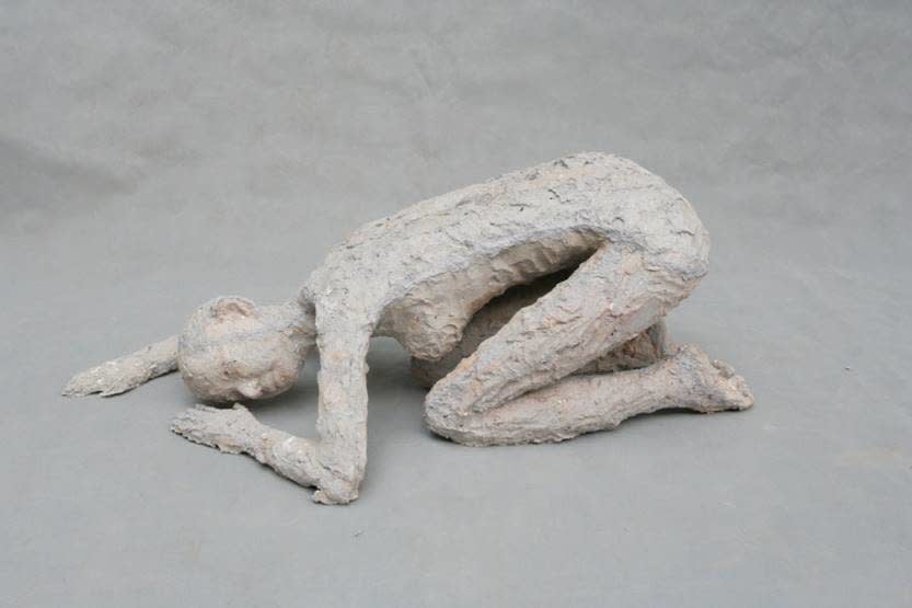 陈秋林 Chen Qiulin, 扣墙的女孩 Girl Scratching the Wall, 2009