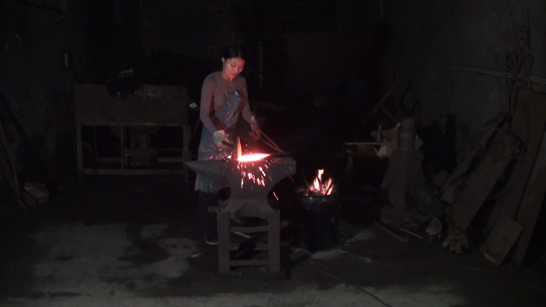 童文敏 Tong Wenmin, 工厂项目-打铁 | Factory Project- Forge Iron, 2016