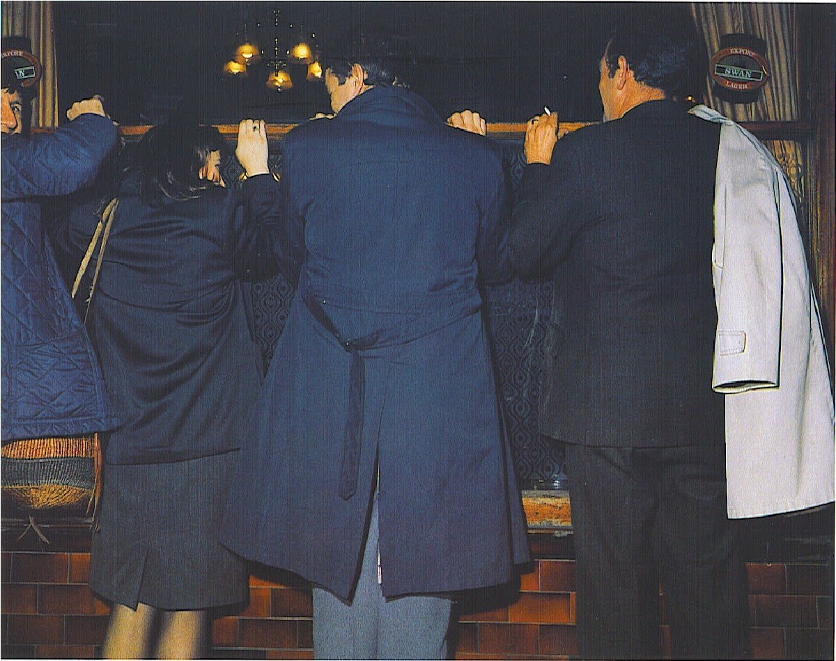 Anna Fox, Work Stations, Public House, the City (31), 1988