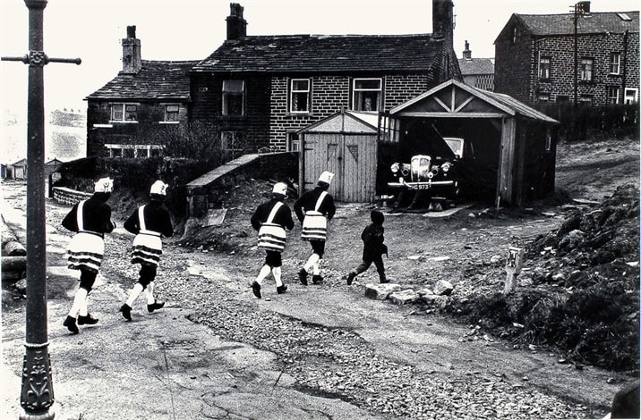 Tony Ray-Jones, Bacup Coconut Dancers, 1968