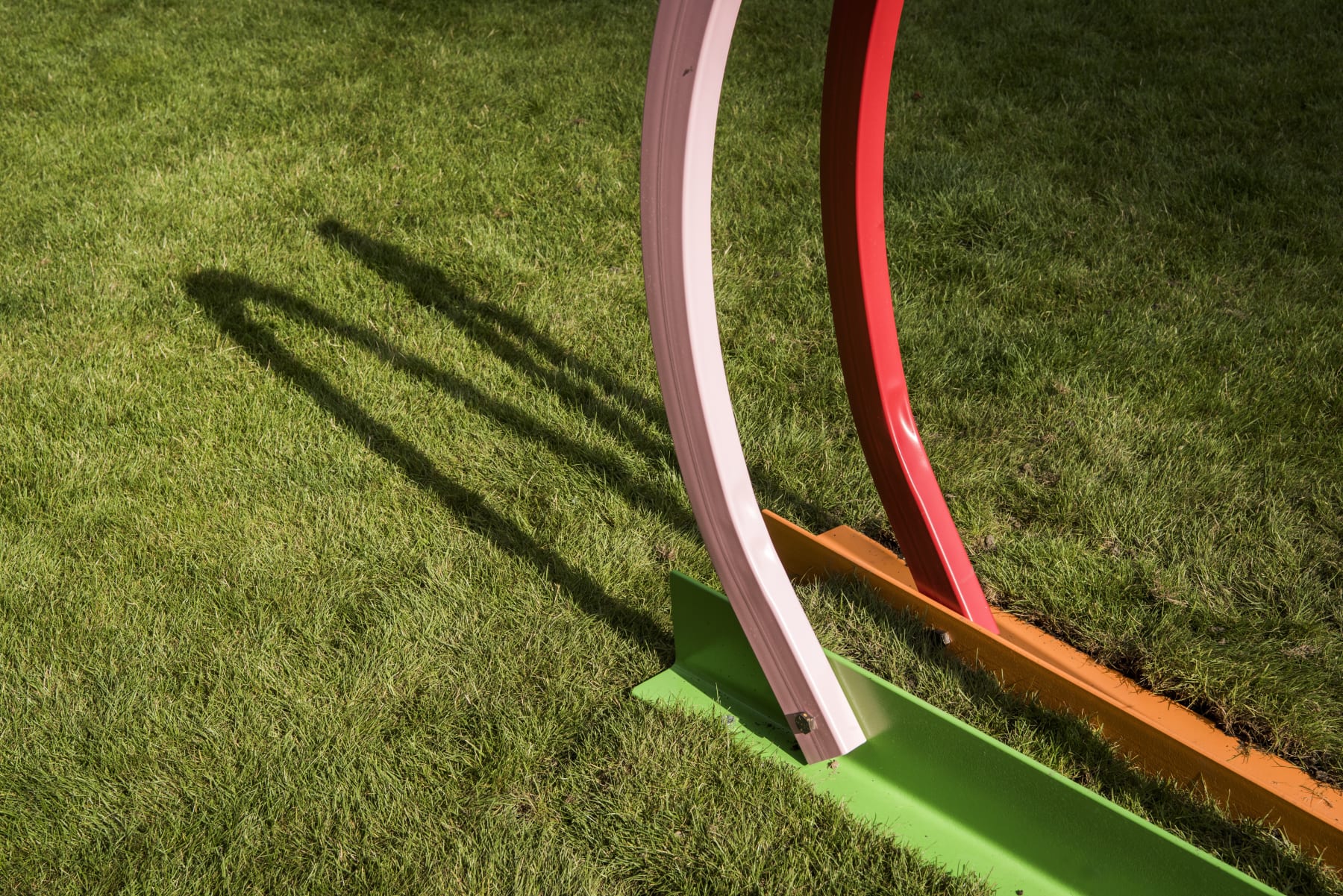 Cedric Christie, Kiss in the City, 2021