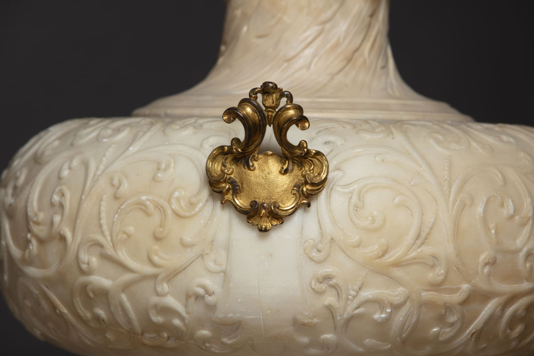 Pair of alabaster and gilt bronze vases, 1810/20 ca.