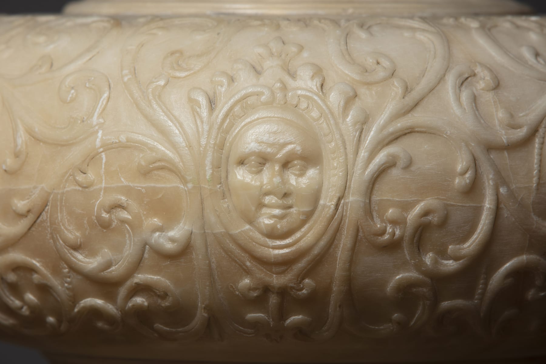 Pair of alabaster and gilt bronze vases, 1810/20 ca.