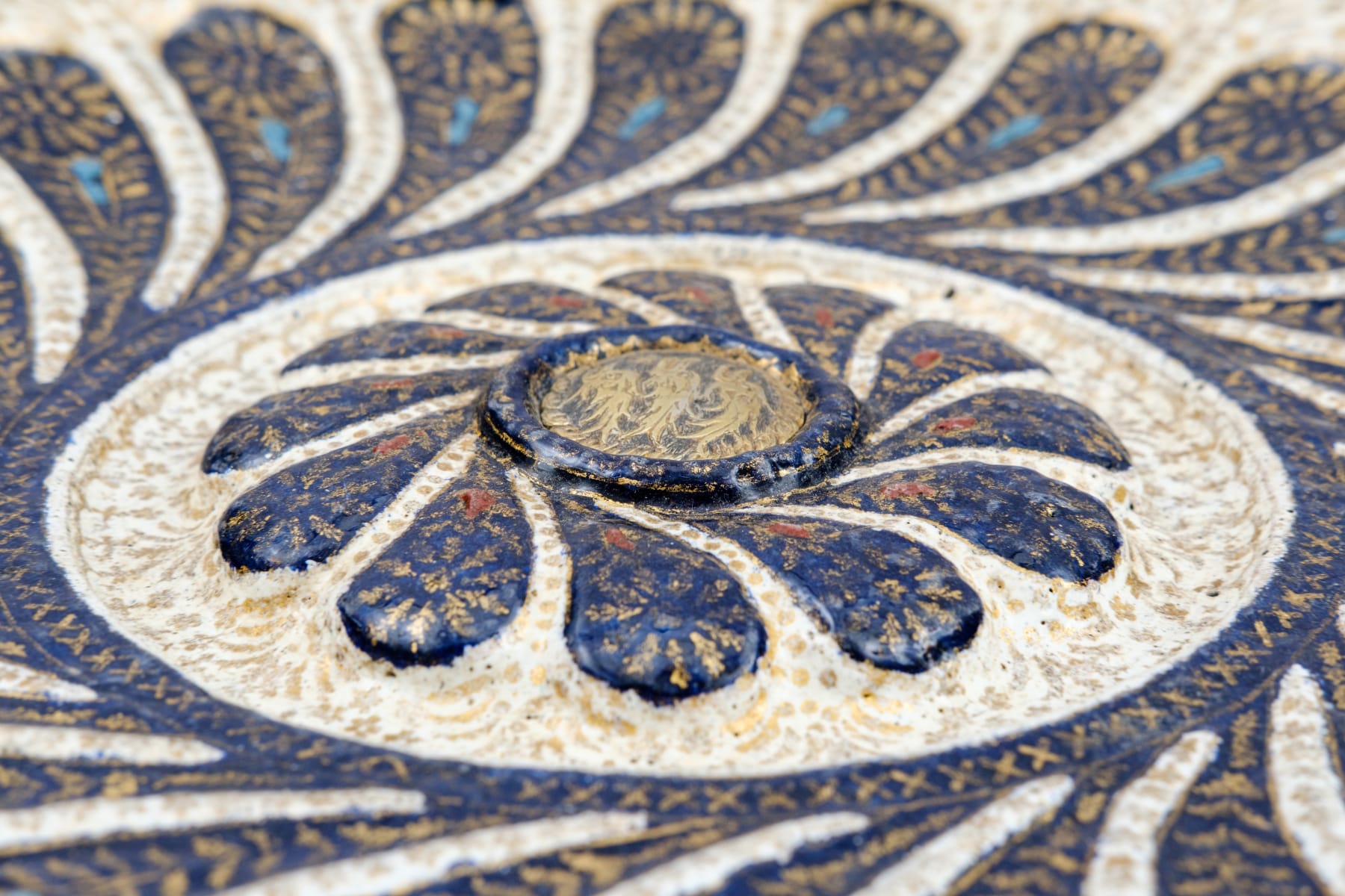 Plate with a medallion presenting the coat of arms of the Dolfini Family , Venice, late 15th Century