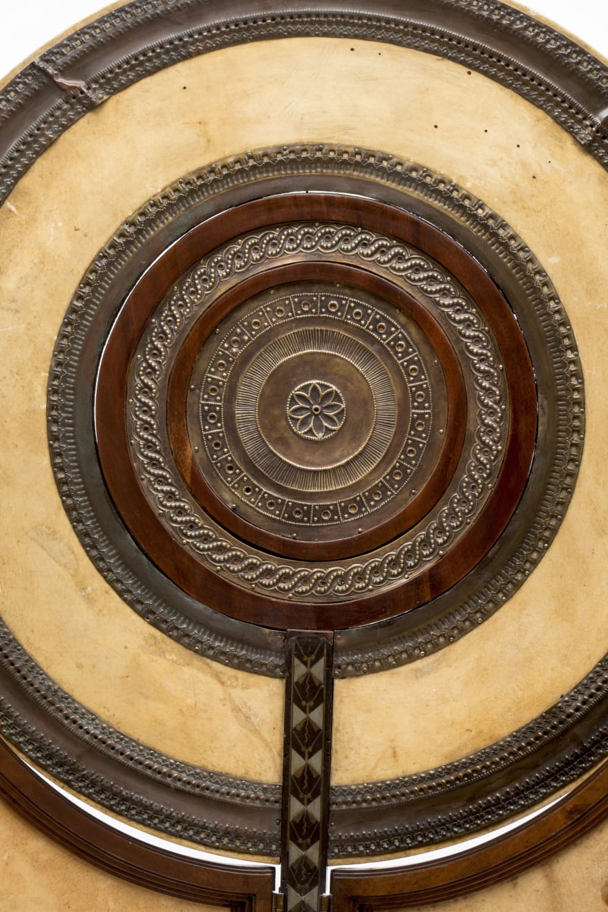 Carlo Bugatti, Two-panel screen connecting in an arc with a central disk