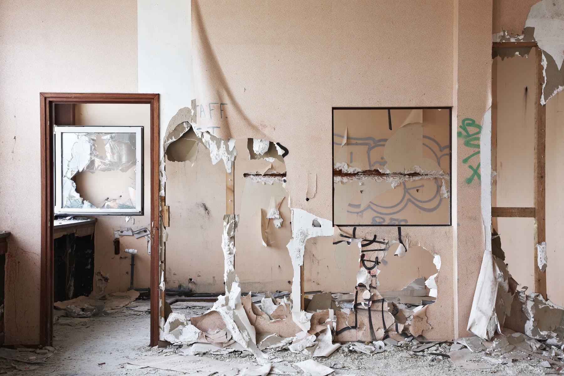 François-Xavier Gbré, Unilever #2, Tracks series, Haubourdin, France, 2010