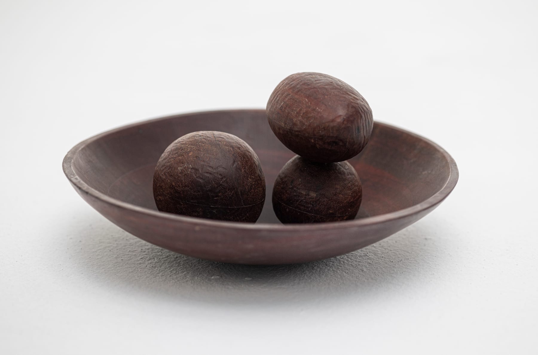 Rachel Marsil, Fruits dans plateau , 2024
