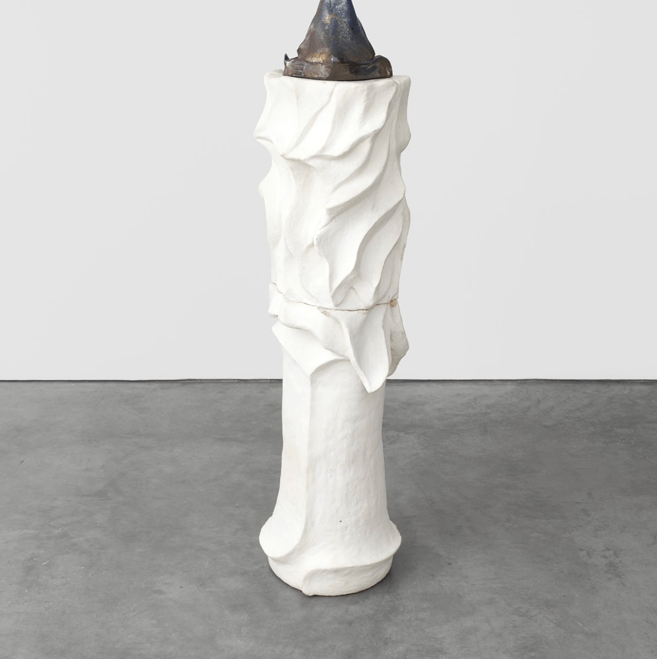 Bella Hunt & DDC, Uncanny Column, 2022
