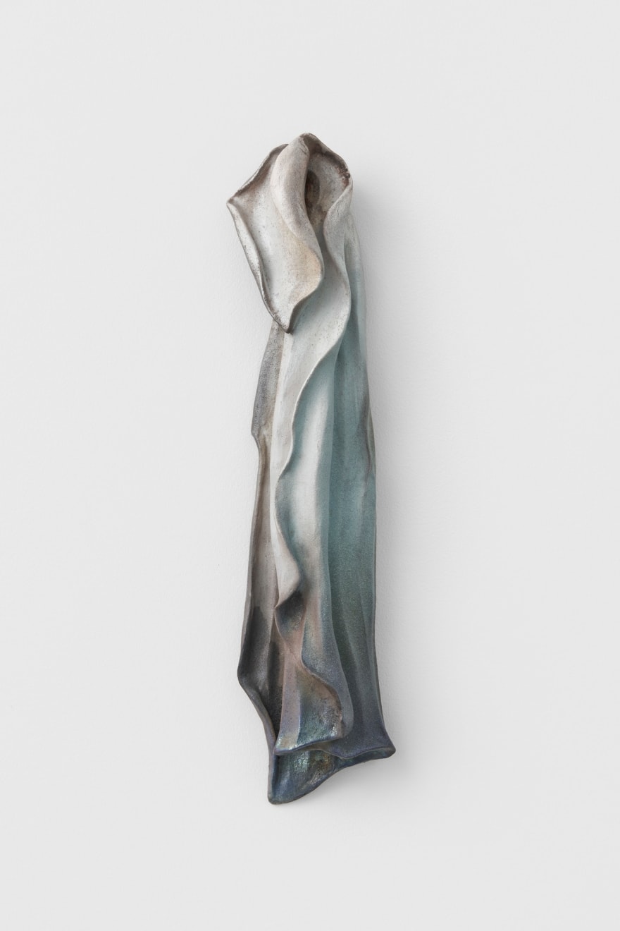 Bella Hunt & DDC, Drapé noir, 2023