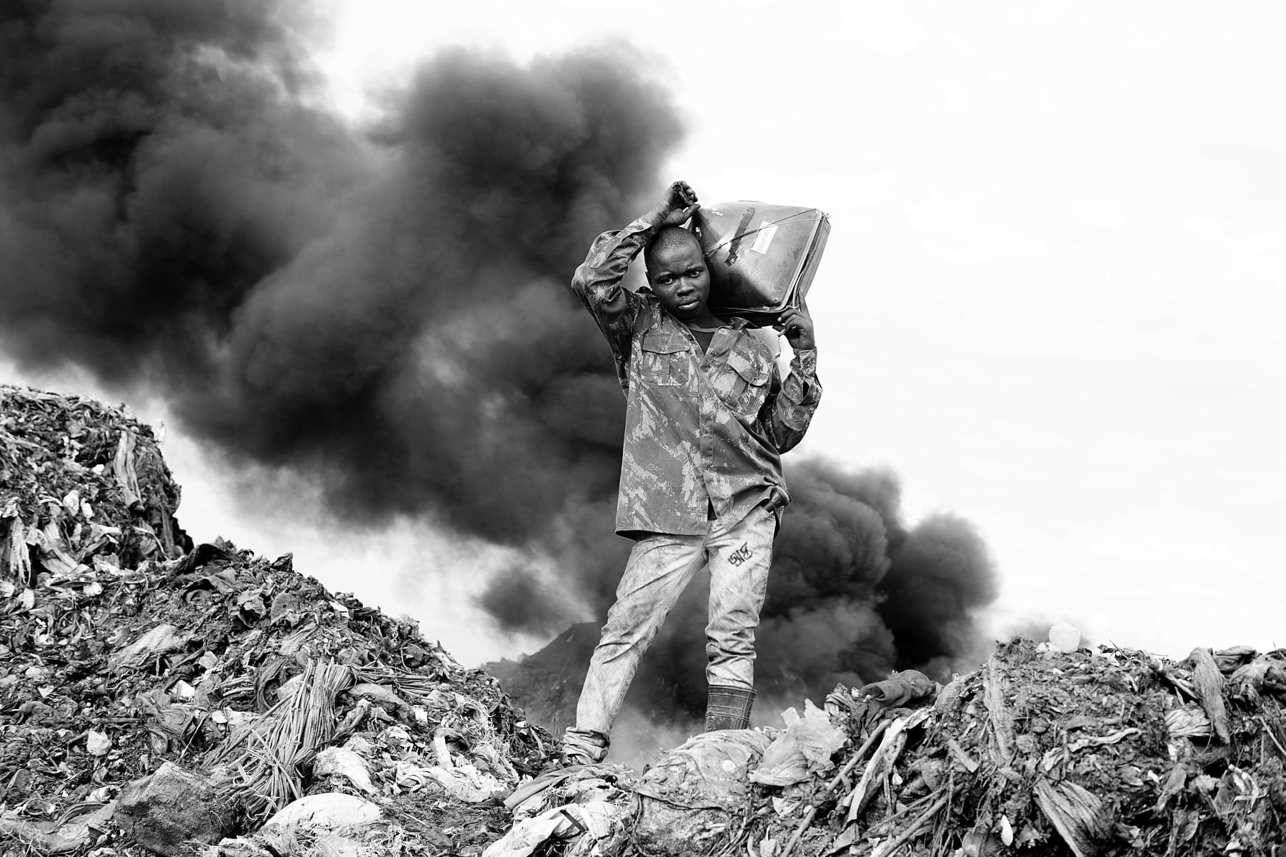 Mário Macilau, Helene Dumpsite (2) , The Profit Corner series, 2015