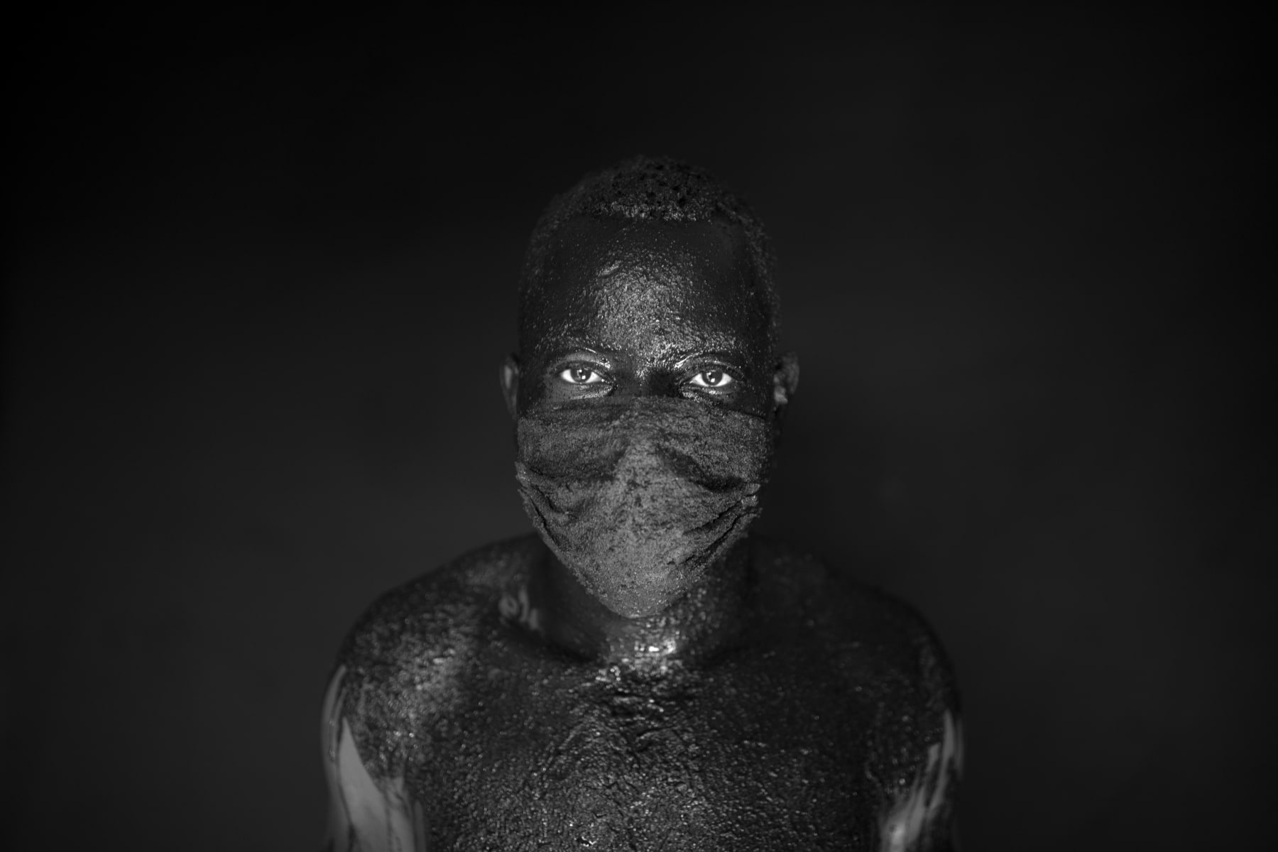 Mário Macilau, Untitled (Carvão), 2020