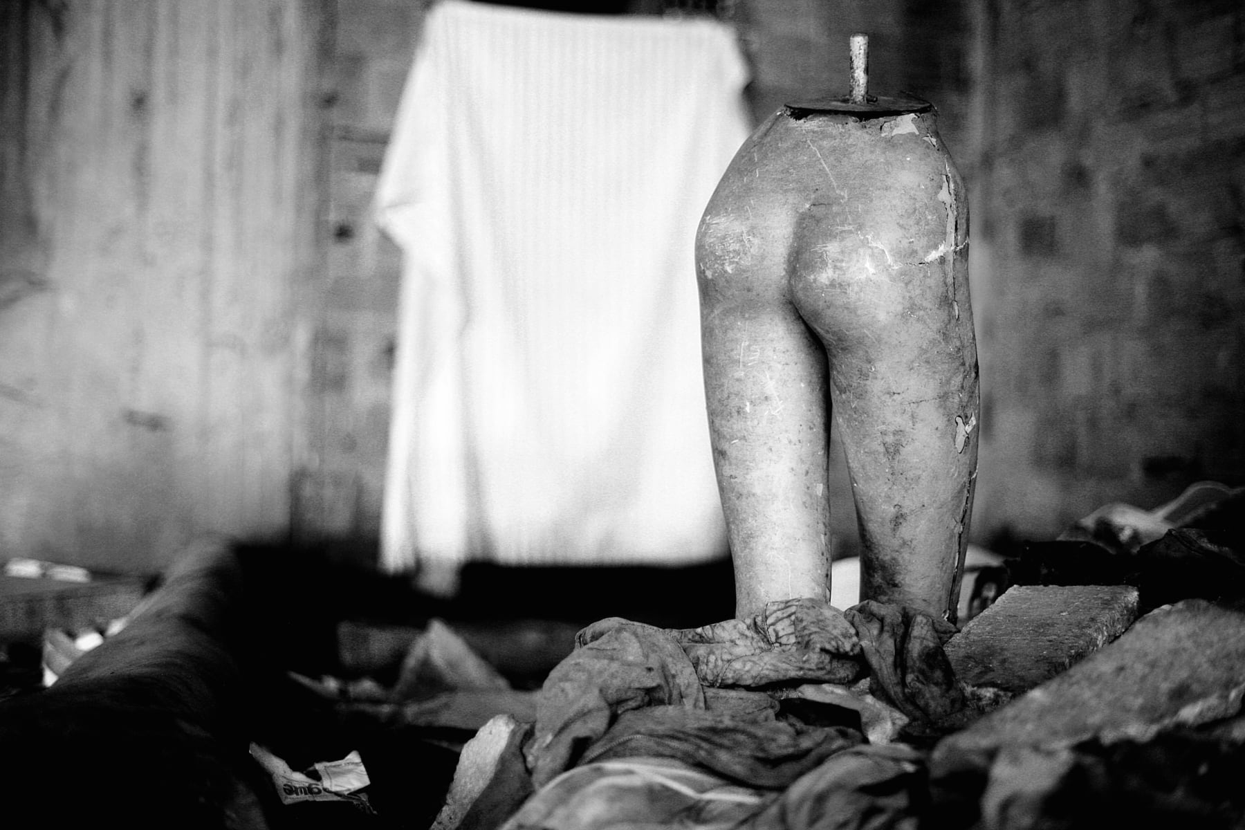 Mário Macilau, Private Security, Growing in Darkness series, 2012