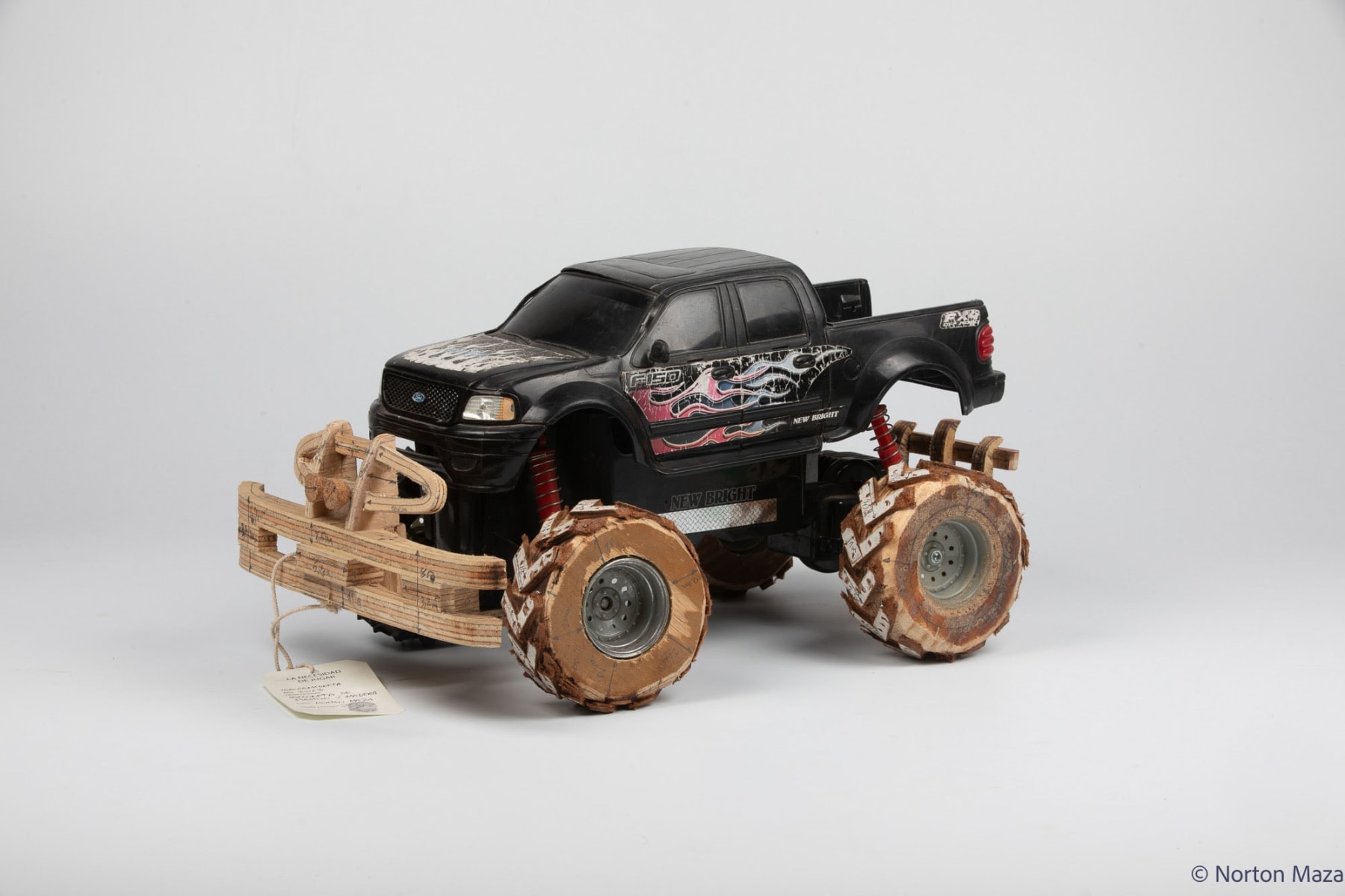 Norton Maza, La Necesidad de jugar - Camioneta 4x4 (The need to play - 4x4 Truck), 2023
