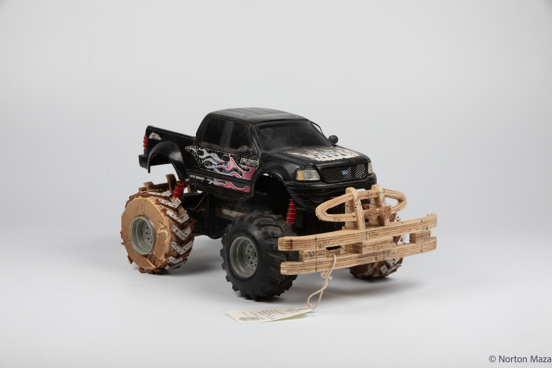 Norton Maza, La Necesidad de jugar - Camioneta 4x4 (The need to play - 4x4 Truck), 2023