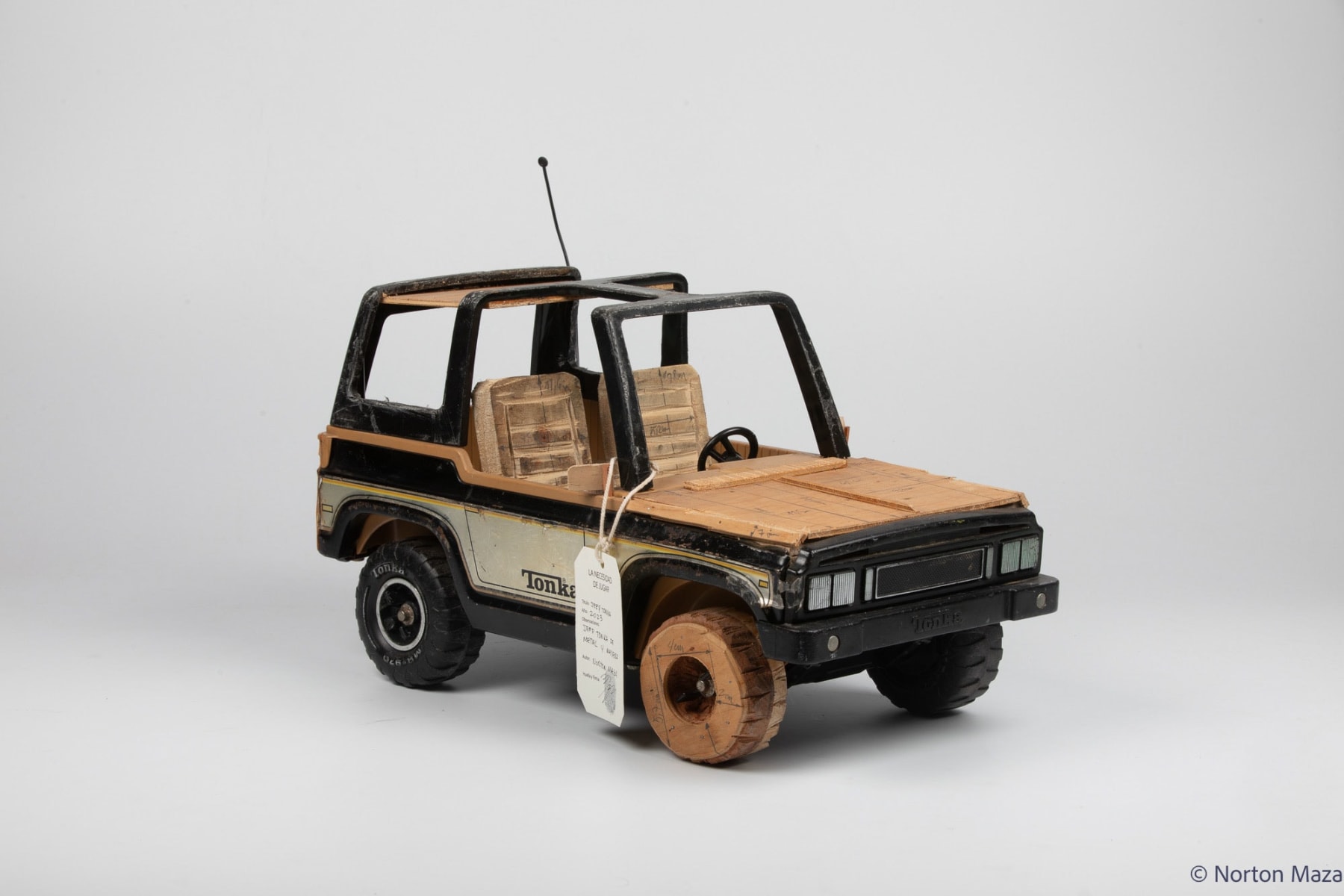 Norton Maza, La Necesidad de jugar - Jeep Tonka (The need to play - Tonka Jeep), 2023