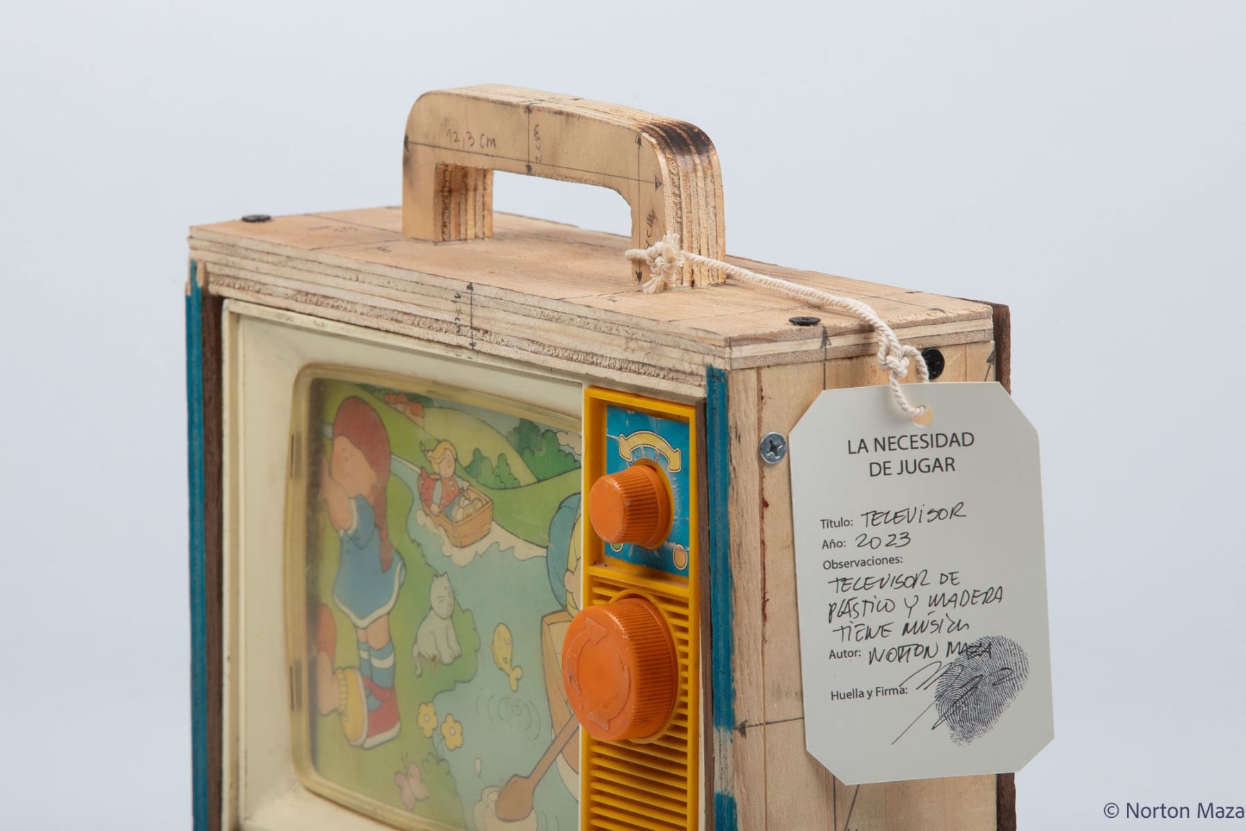 Norton Maza, La Necesidad de jugar - Televisor (the need to play - TV), 2023