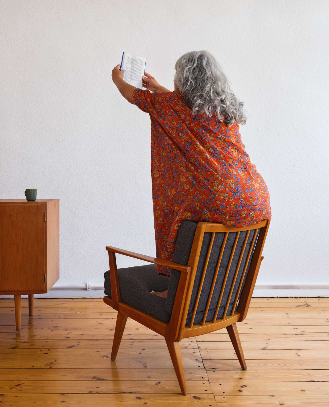 Bani Abidi, Seeking comfort in a German chair (Walter Knoll), 2024