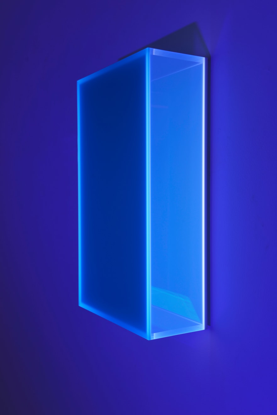 Regine Schumann, colormirror glow after satin laguna knokke, 2021