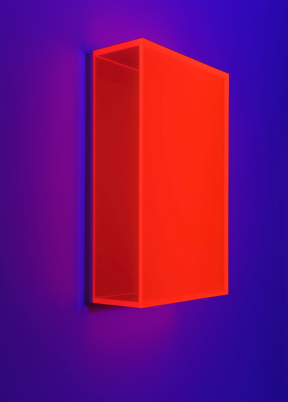Regine Schumann, colormirror satin red glowing after mieres, 1 part, 2022